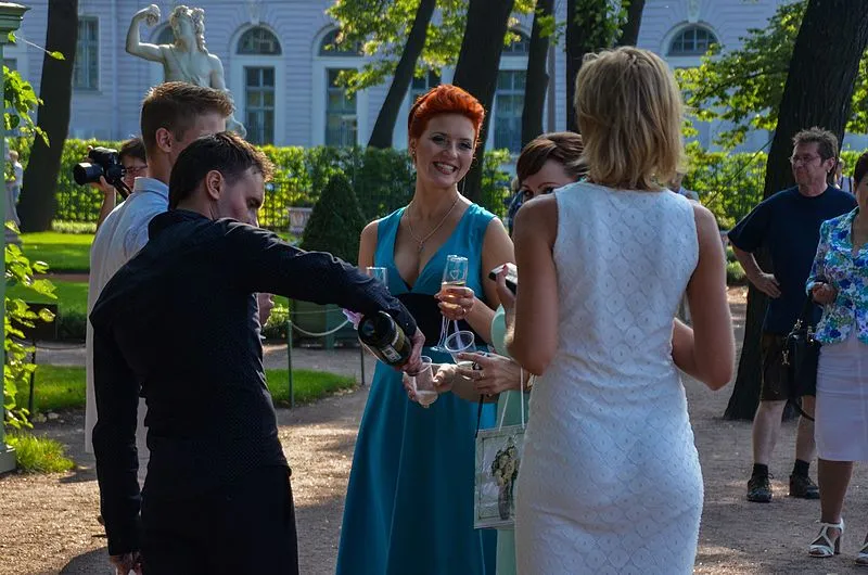Reception de mariage dans un parc a Saint-Petersbourg - Rencontrer une femme russe en France